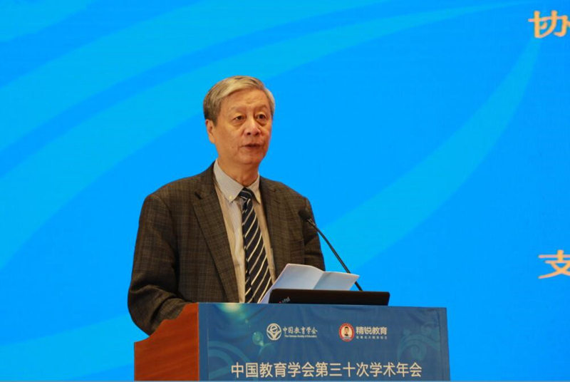 开云（中国）会长钟秉林_副本.jpg